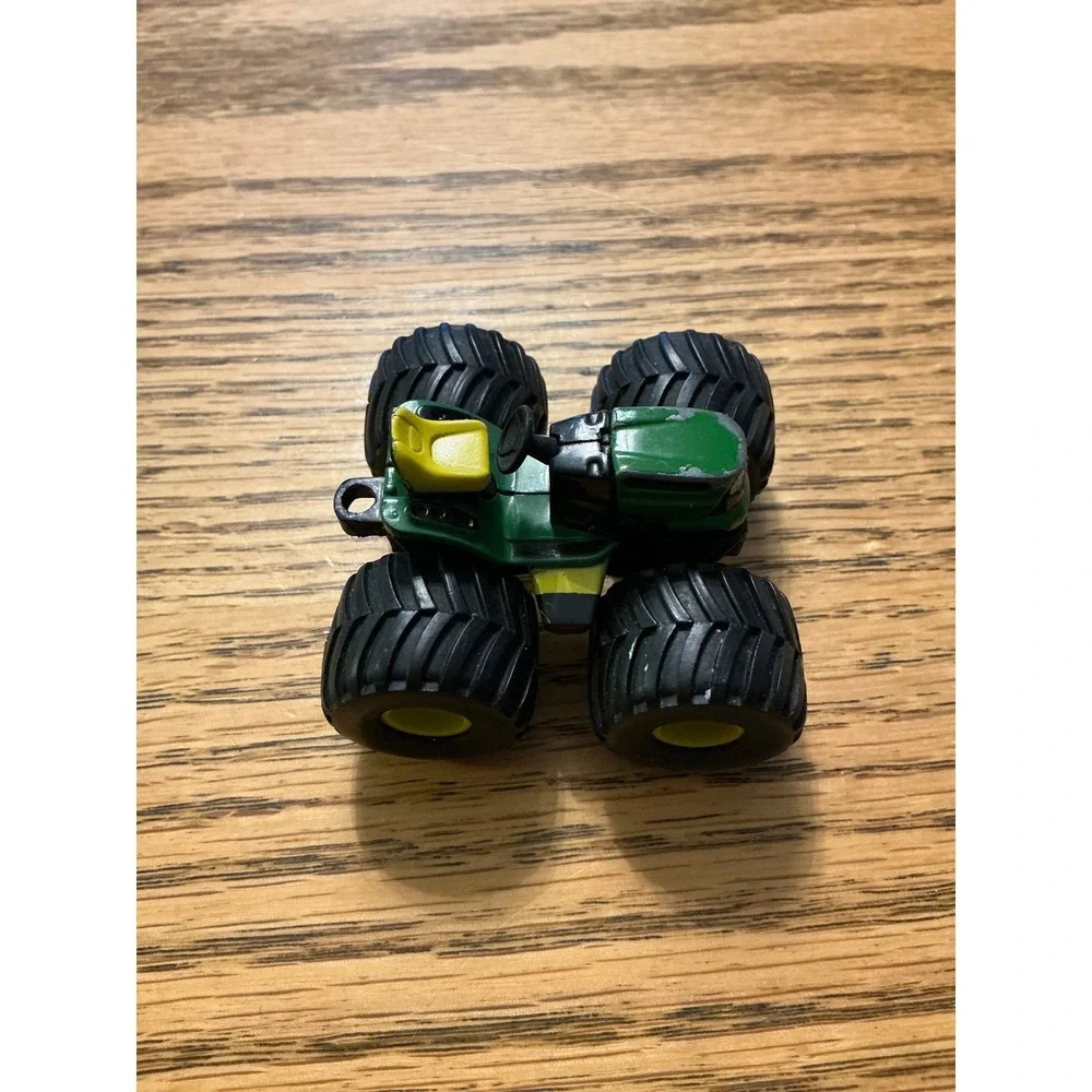 John Deere monter tread‎ green tractor 2
